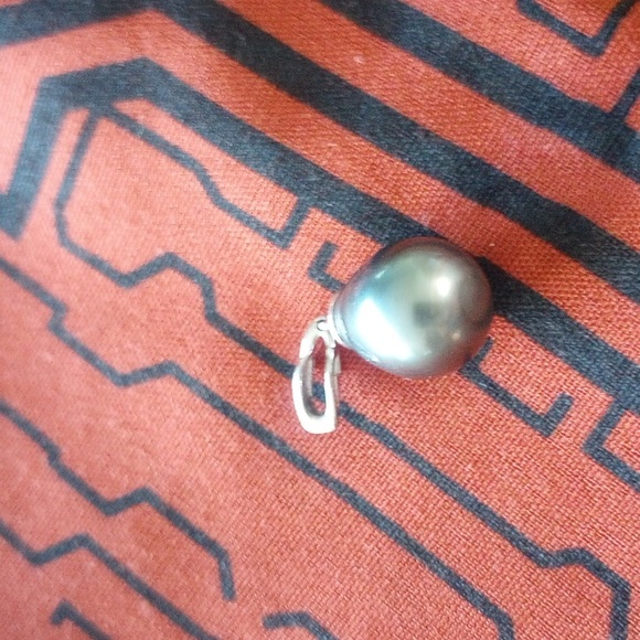 Tahitian Black Pearl - Picture 4 of 4